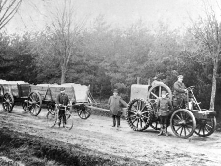 Transport von Kalksandstein aus der Frühzeit der Kalksandsteinindustrie, Foto: Warendorfer Hartsteinwerke