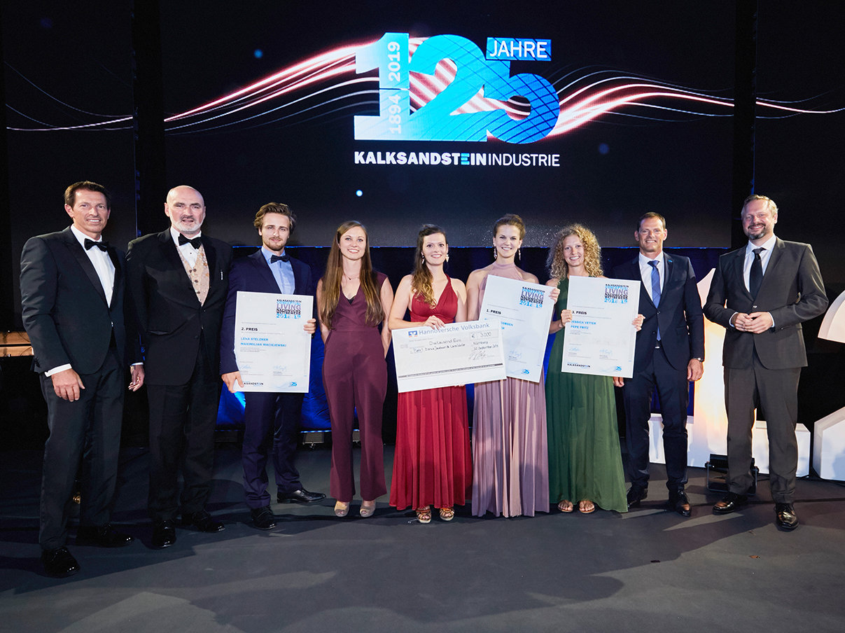 Die Gewinner und Jurymitglieder des ersten Nachwuchspreises 2019 Die Gewinner und Jurymitglieder des ersten Nachwuchspreises 2019